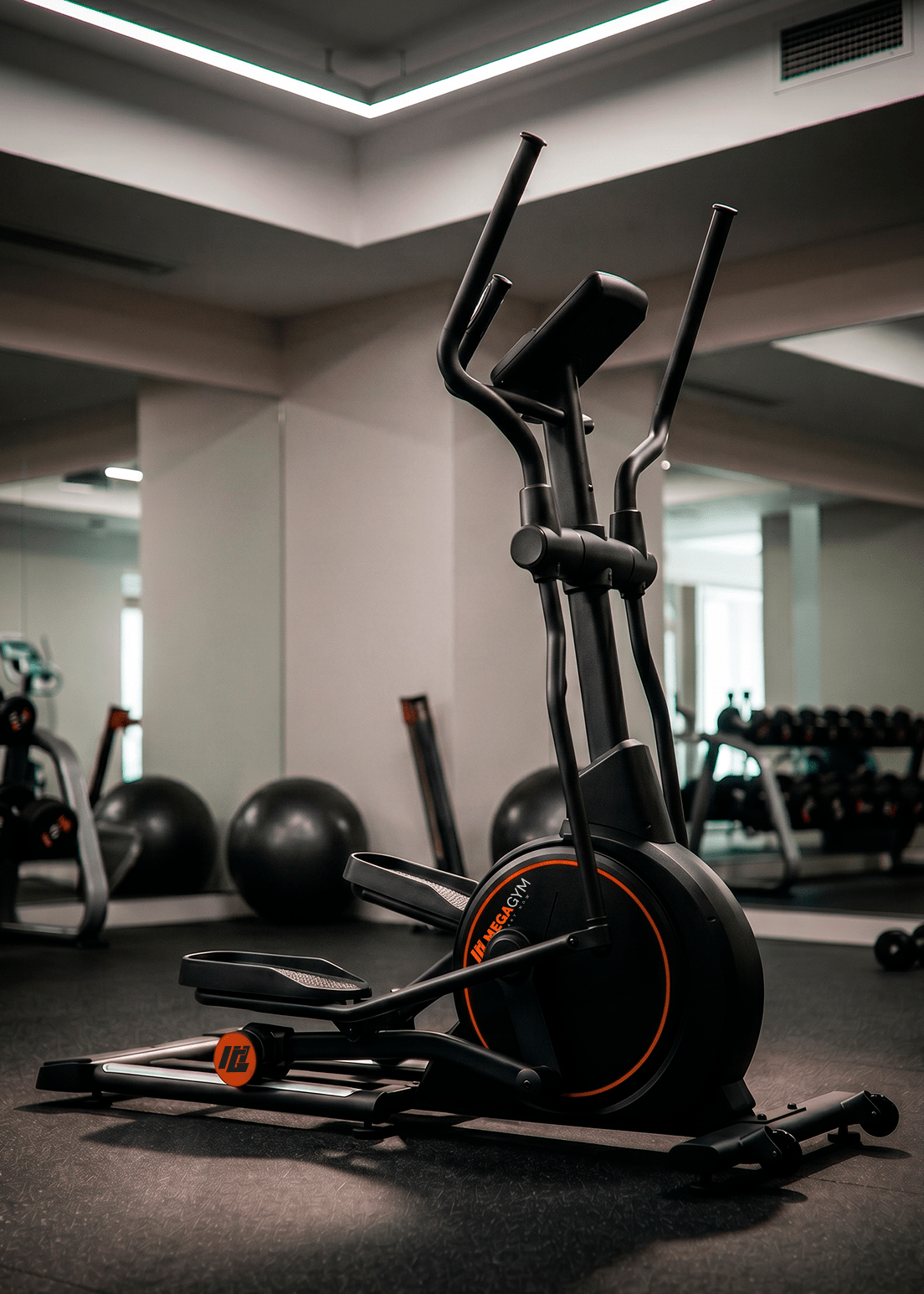 Aparelho Elíptico Magnético Semiprofissional M5000 | Resistência Magnética | Suporta 120 Kg | 16 Níveis De Resistência - MegaGym
