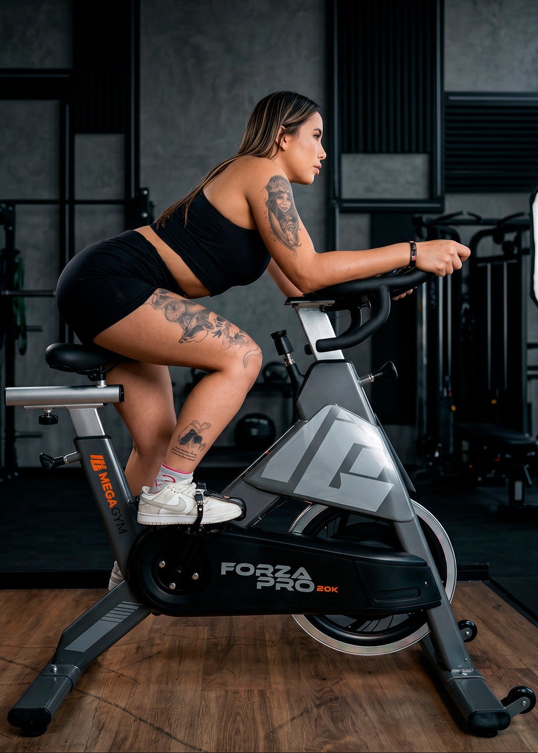 Bike Profissional Magnética Forza Pro 20K | Com Monitor Digital | Resistência Magnética | Disco de Inercia 18Kg | Suporta 170Kg - MegaGym