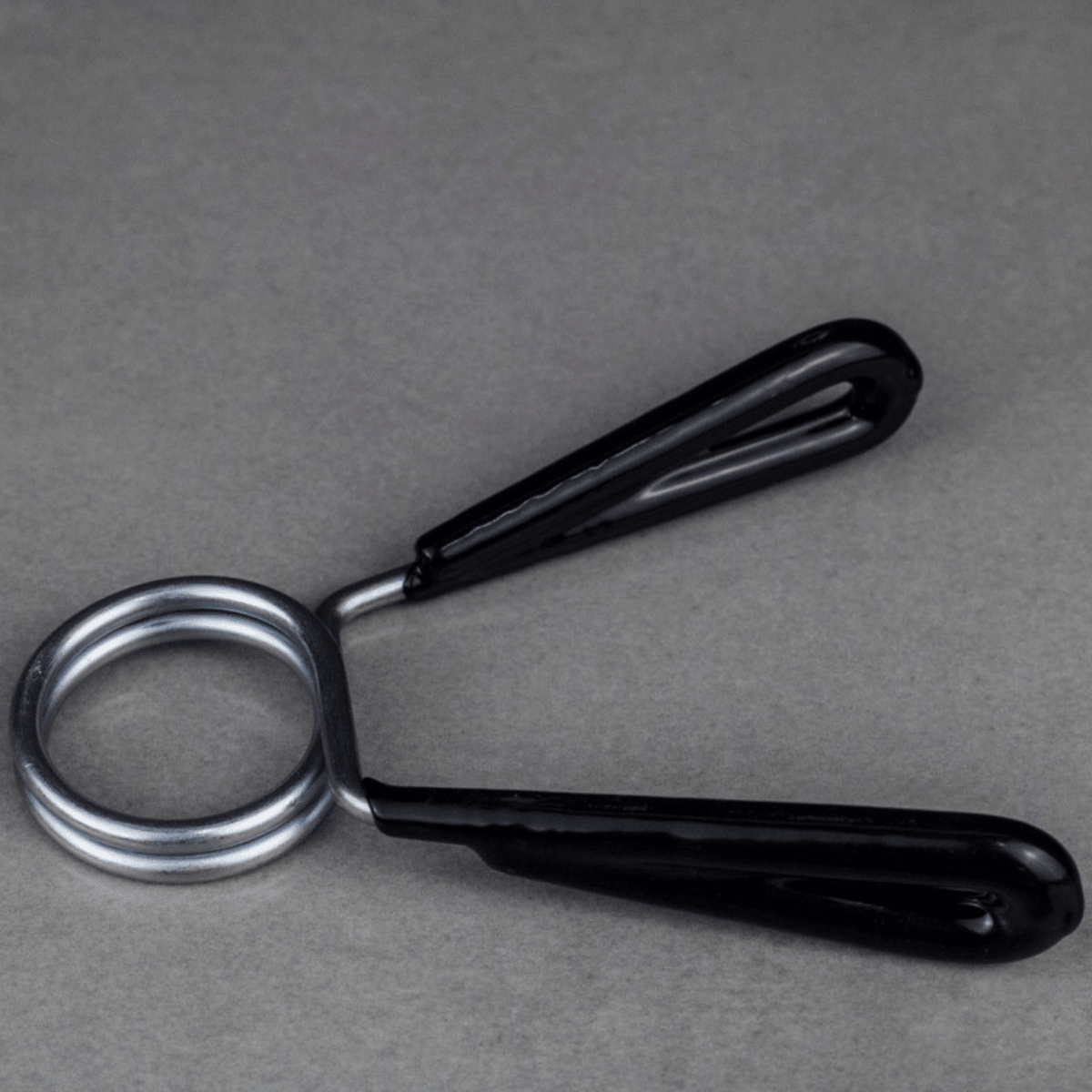 Par de Presilhas 28mm com Cabo Emborrachado para Barras e Halteres - MegaGym