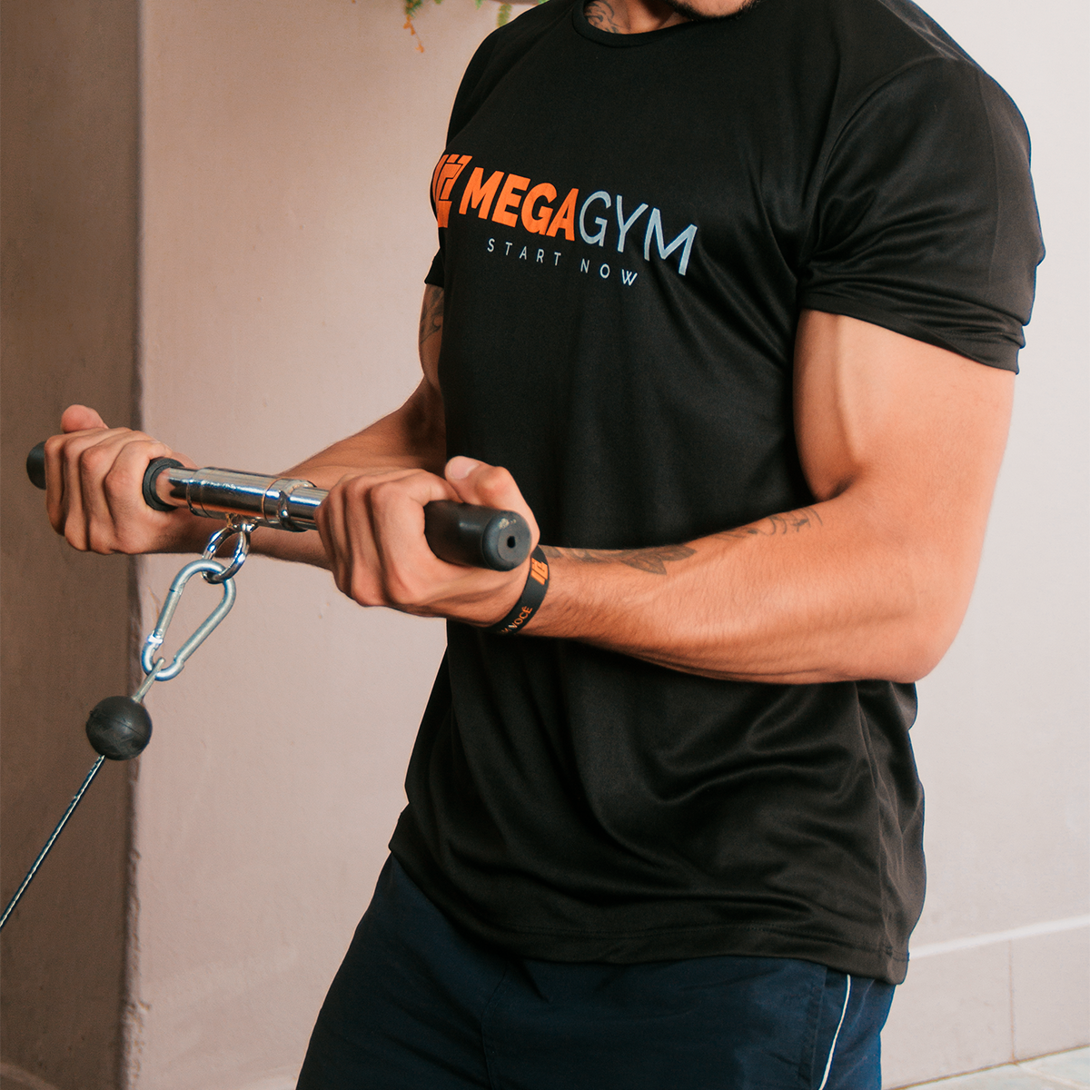 Puxador Pulley 51cm Reto Articulado Cromado e Pegada Emborrachada