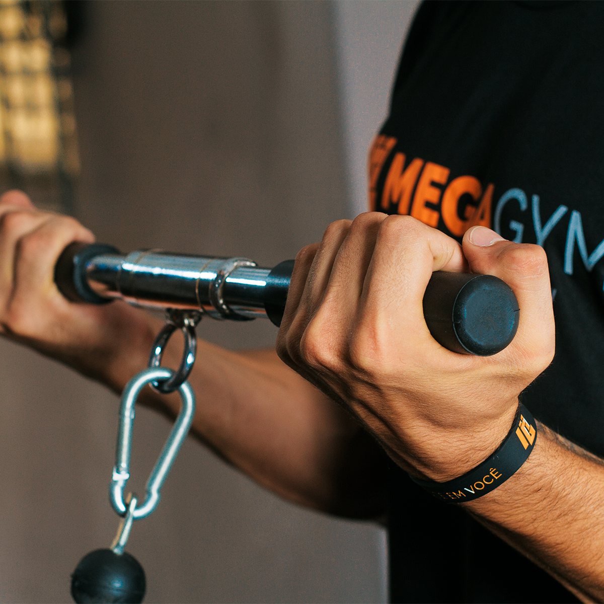 Puxador Pulley 51cm Reto Articulado Cromado e Pegada Emborrachada