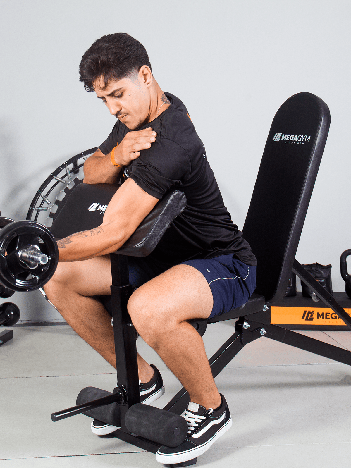 Banco 10x1 P/ Supino Com Rosca Scott Cadeira Extensora - MegaGym