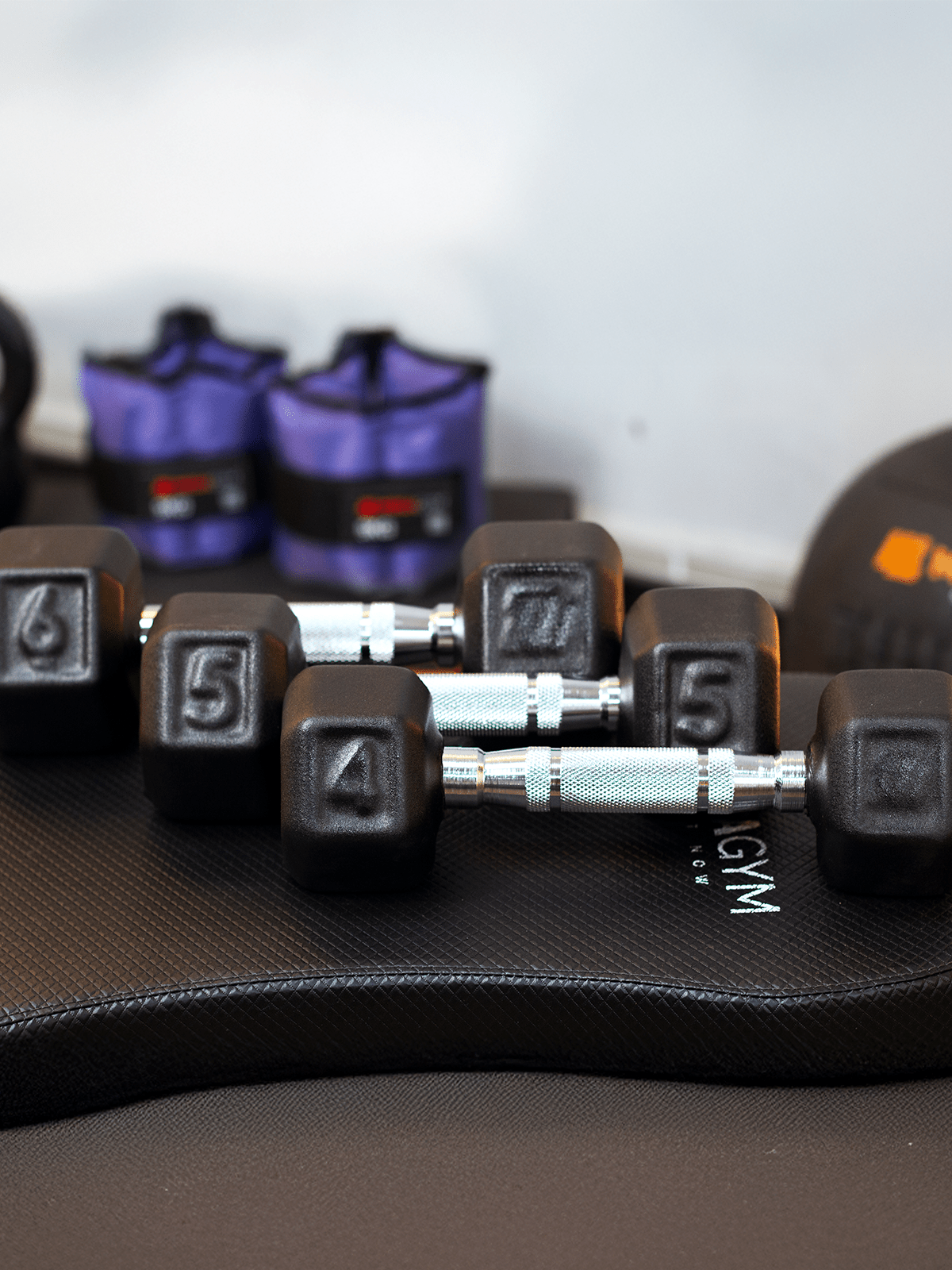 Kit 20 Halteres (10 Pares de 1 a 10 kg) | Dumbbells Texturizados com Pegada Cromada - MegaGym