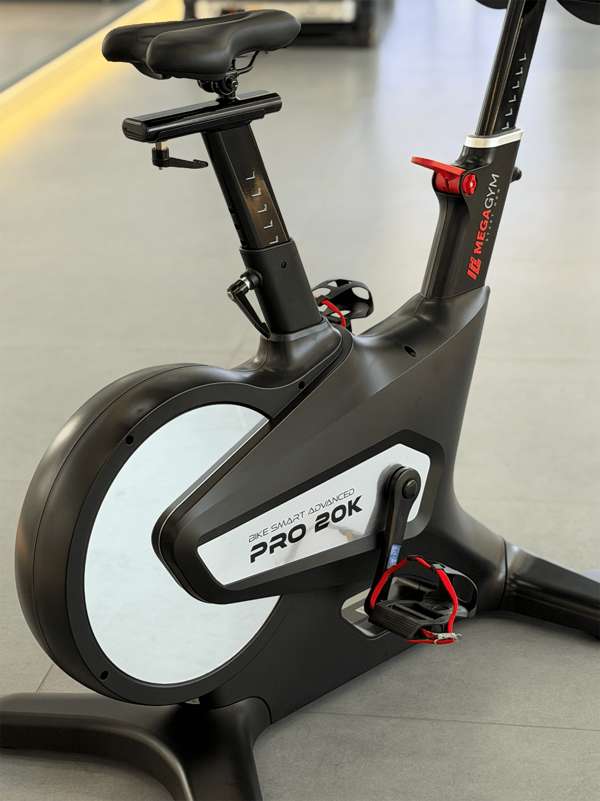 Bike Profissional Smart Advanced Pro 20K | Ajuste Automático De Intensidade | Disco De Inercia 20K | Suporta 150Kg - MegaGym