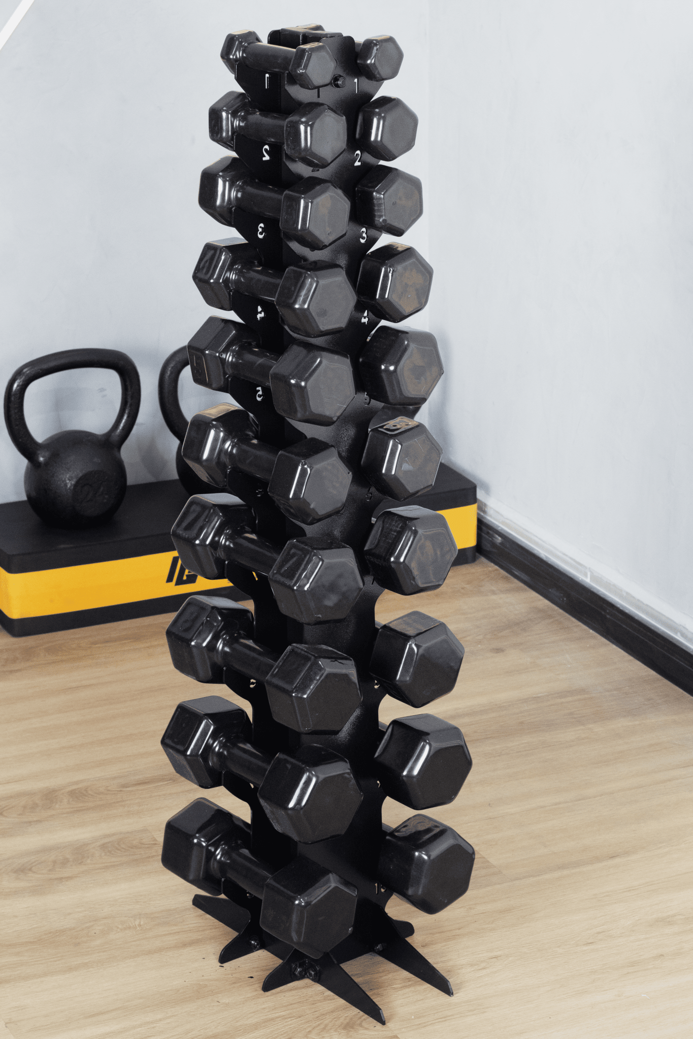 Torre Expositora Profissional para 20 Halteres de 01 A 10KG - MegaGym