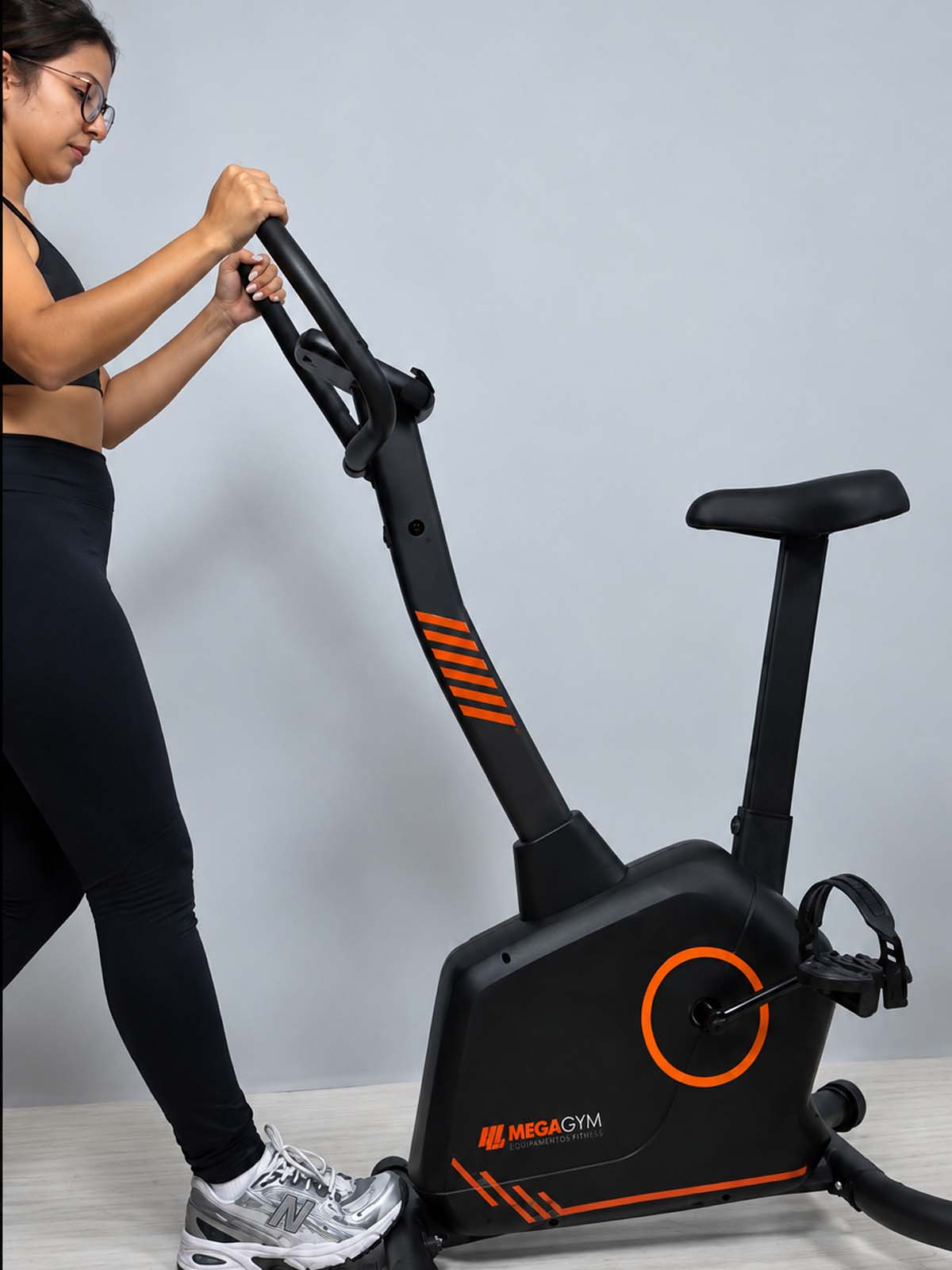 Bicicleta Ergométrica Vertical Soft Motion 3000 - MegaGym