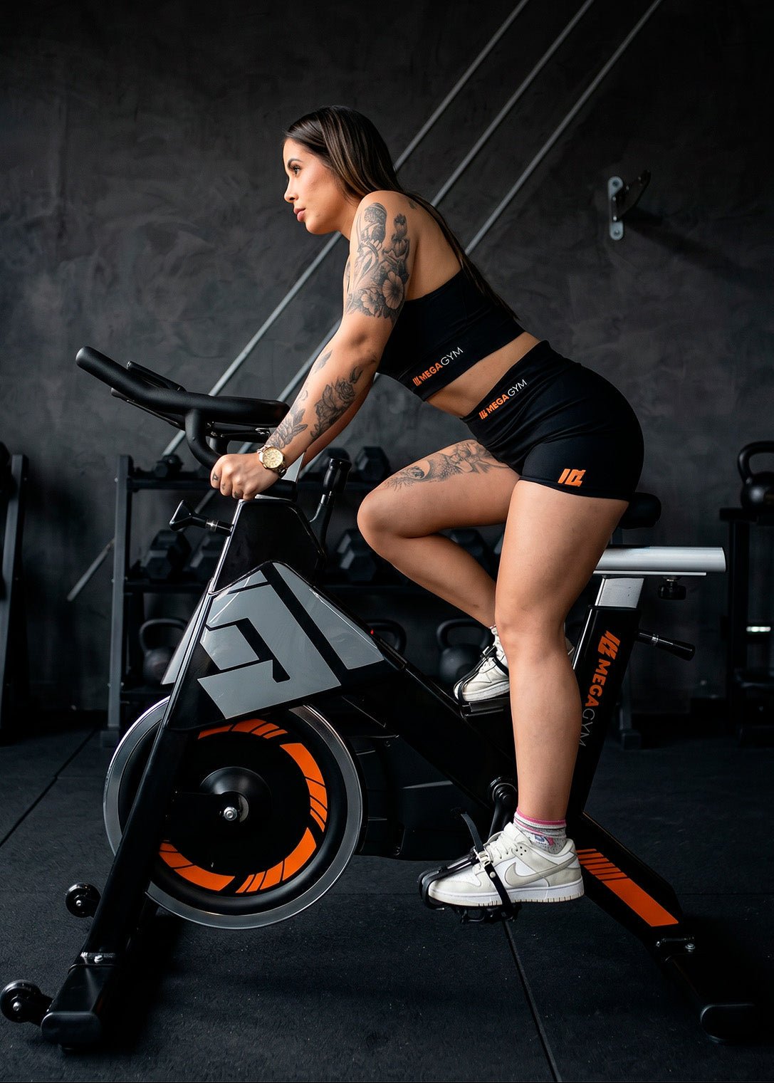 Bike Profissional Magnética Forza Pro 20K | Com Monitor Digital | Resistência Magnética | Disco de Inercia 18Kg | Suporta 170Kg - MegaGym