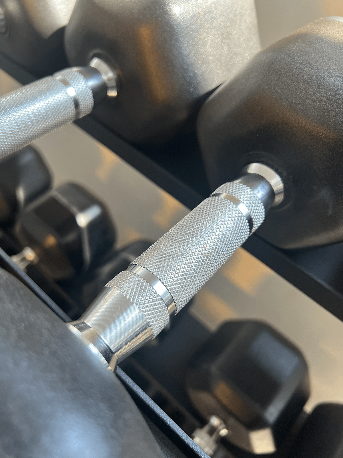 Kit Pares de Halteres Sextavados 12 kg a 30 kg Dumbbells com Pegada Cromada - MegaGym