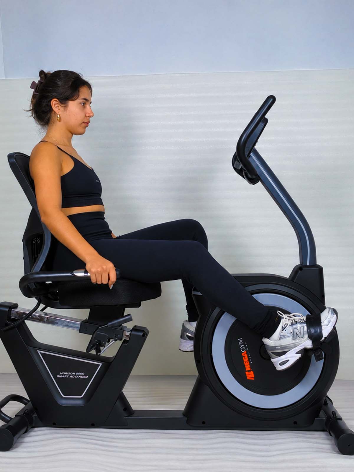 Bike Horizontal Horizon 5000 Smart Advanced | Ajuste Automático de Carga | Bluetooth | Resistência Magnética | Suporta 130Kg