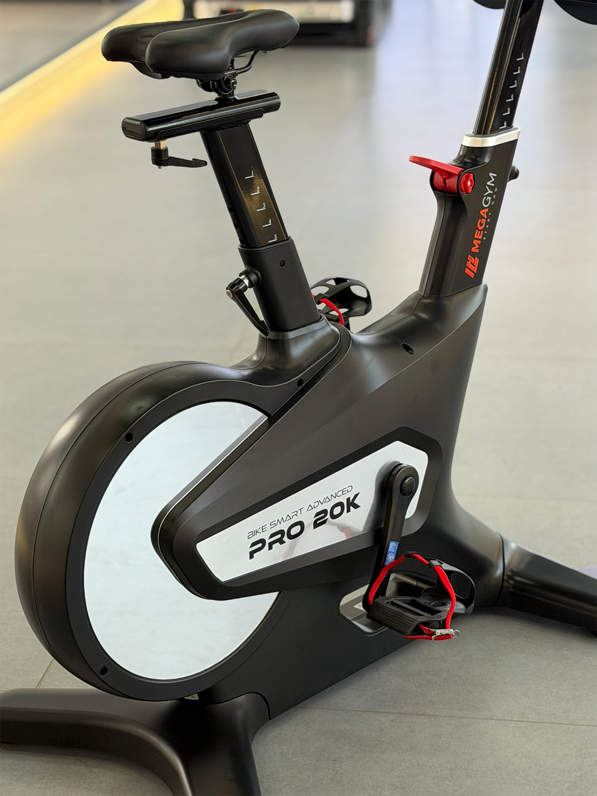 Bike Profissional Smart Advanced Pro 20K | Ajuste Automático De Intensidade | Disco De Inercia 20K | Suporta 150Kg