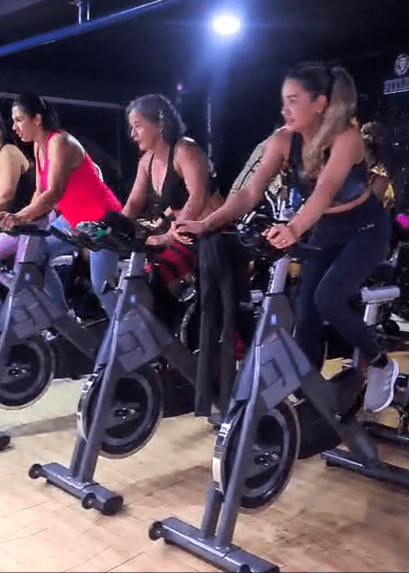 Bike Profissional Magnética Forza Pro 20K | Com Monitor Digital | Resistência Magnética | Disco de Inercia 18Kg | Suporta 170Kg - MegaGym