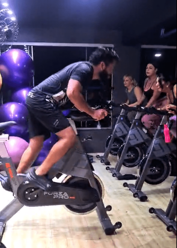 Bike Profissional Magnética Forza Pro 20K | Com Monitor Digital | Resistência Magnética | Disco de Inercia 18Kg | Suporta 170Kg - MegaGym